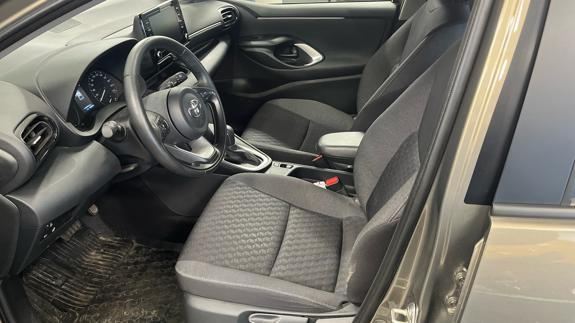 TOYOTA Yaris 2023
