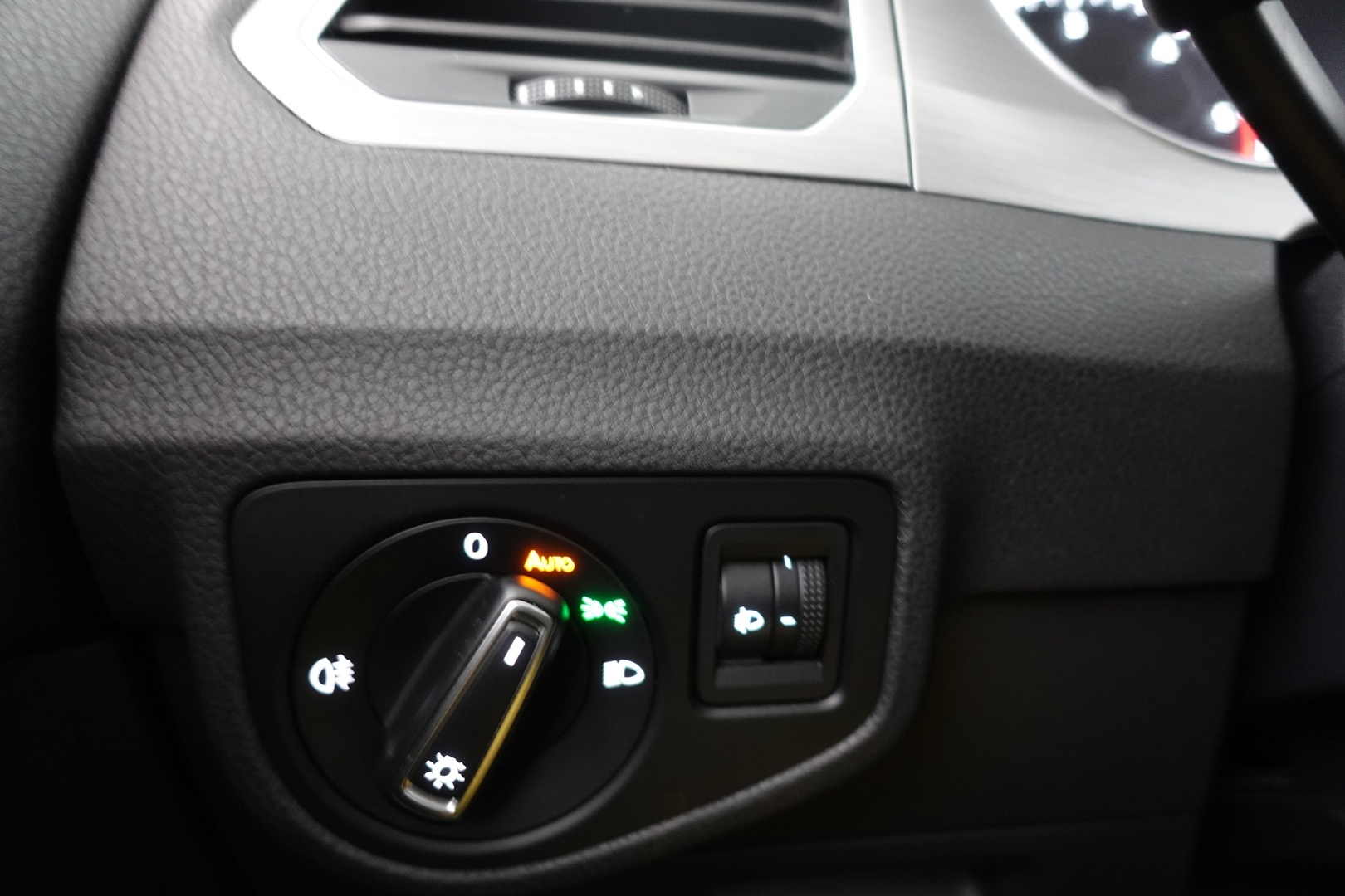 VOLKSWAGEN Golf Sportsvan 2016