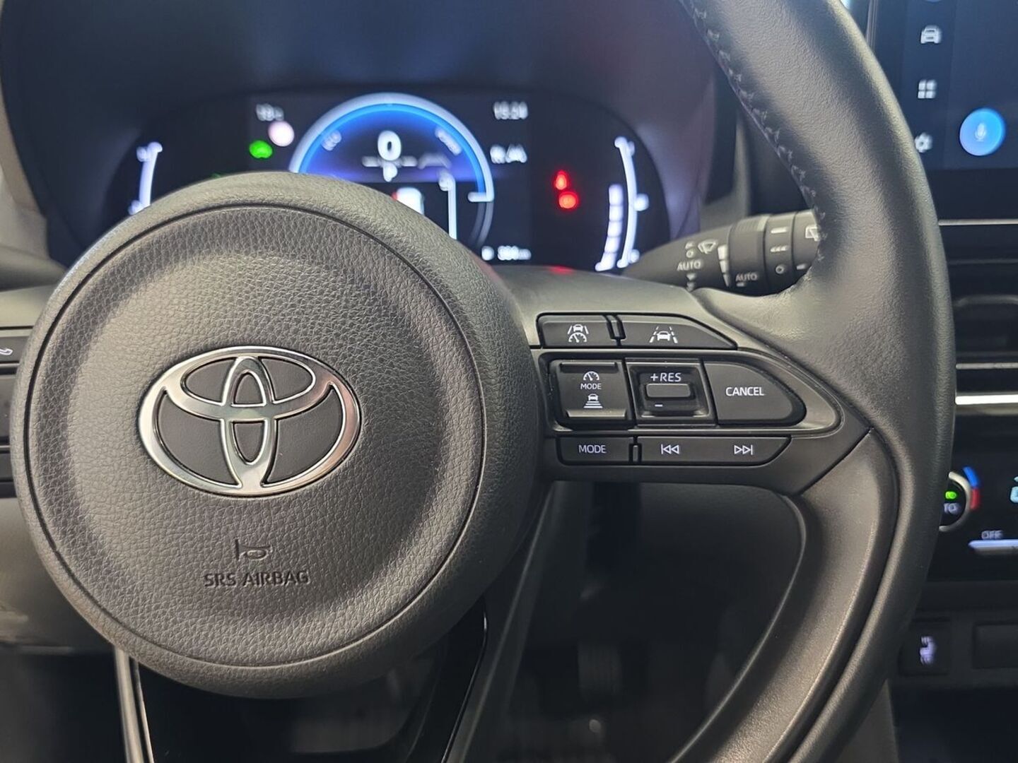 TOYOTA Yaris Cross 28