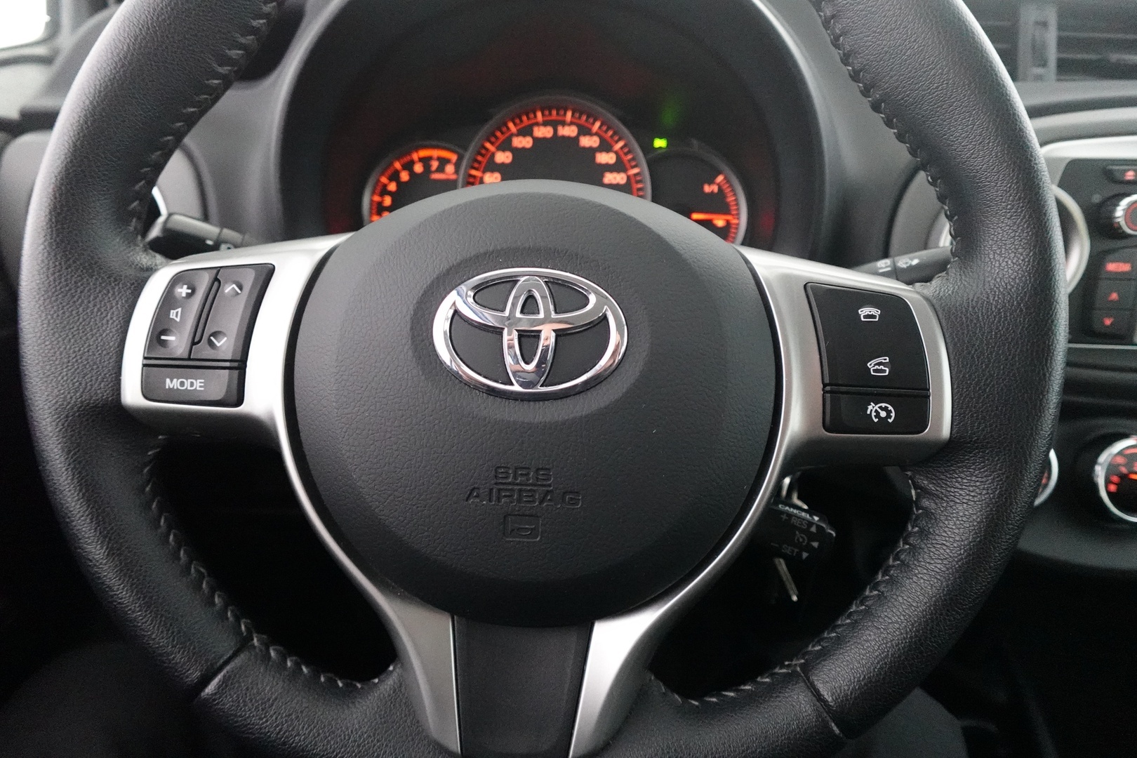 TOYOTA Yaris 2013