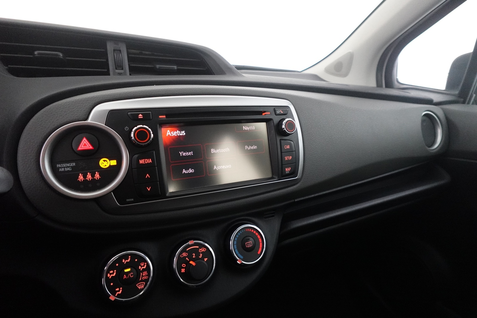 TOYOTA Yaris 2013
