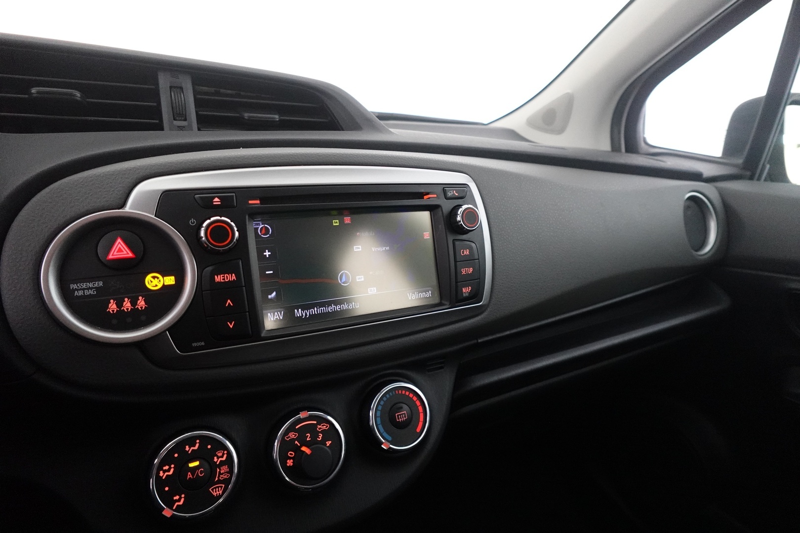 TOYOTA Yaris 2013