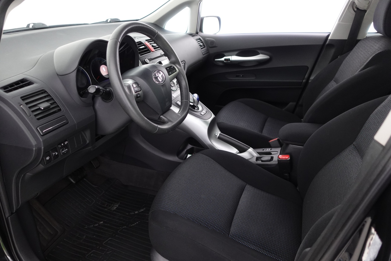 TOYOTA Auris 2010