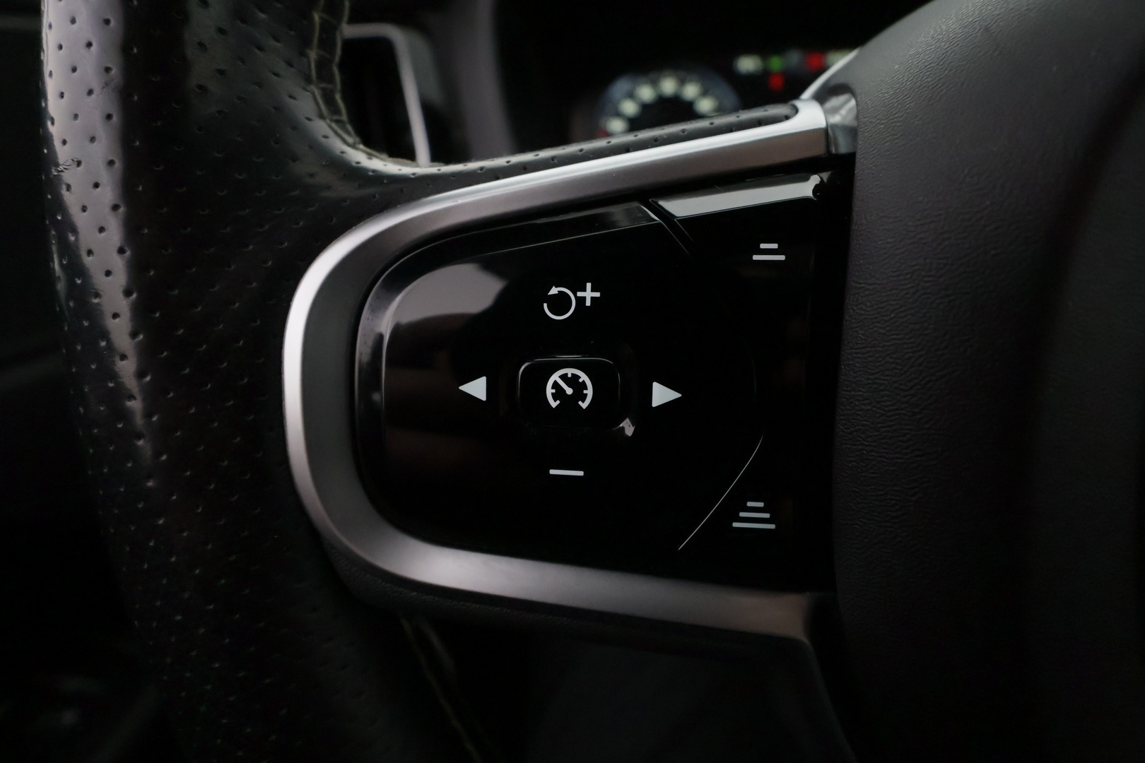 VOLVO XC60 2018