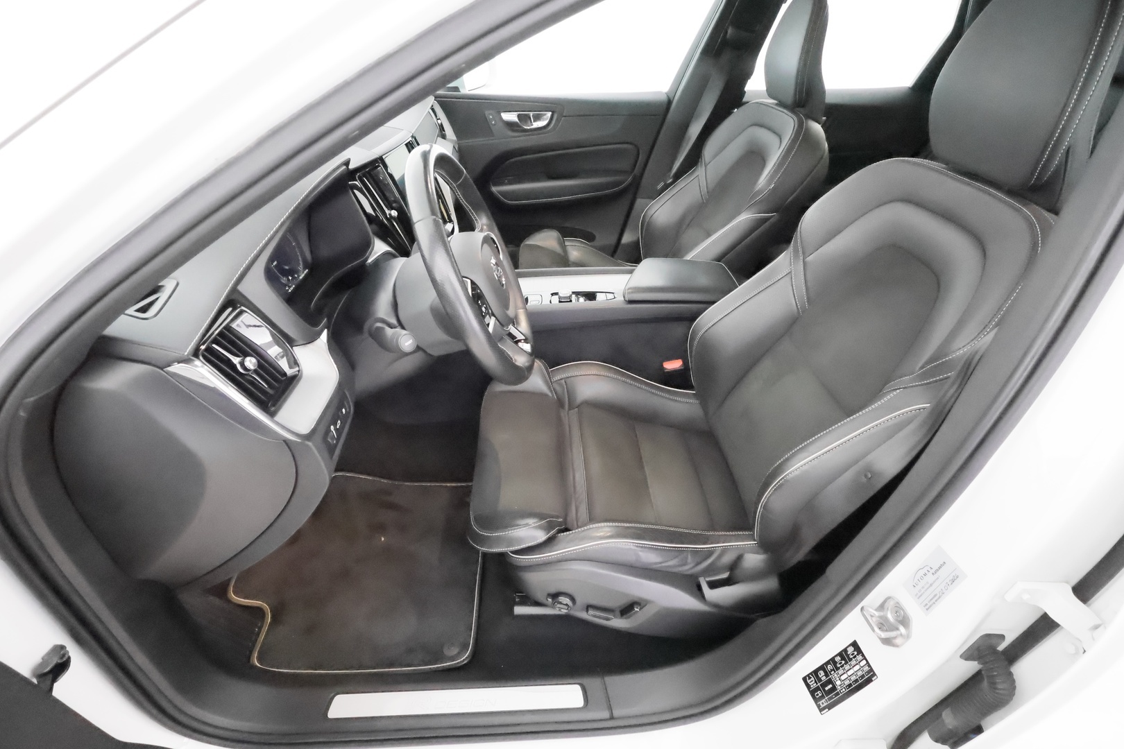 VOLVO XC60 2018