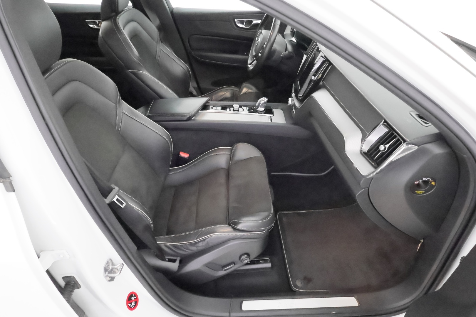 VOLVO XC60 2018