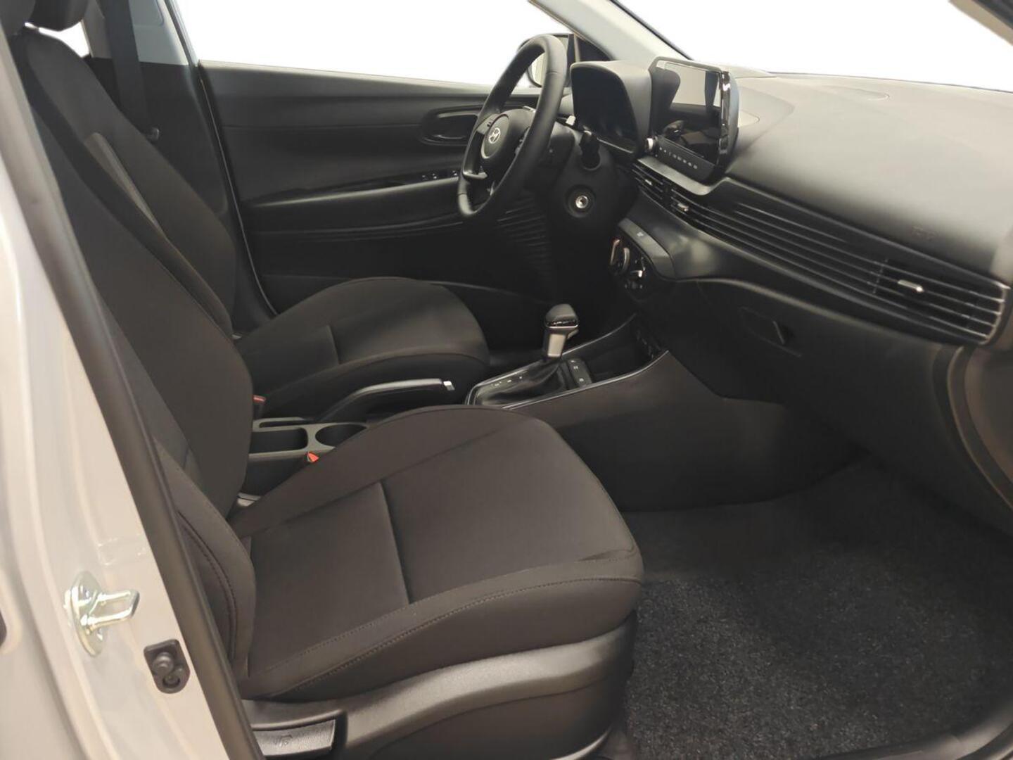 HYUNDAI i20 Hatchback 14