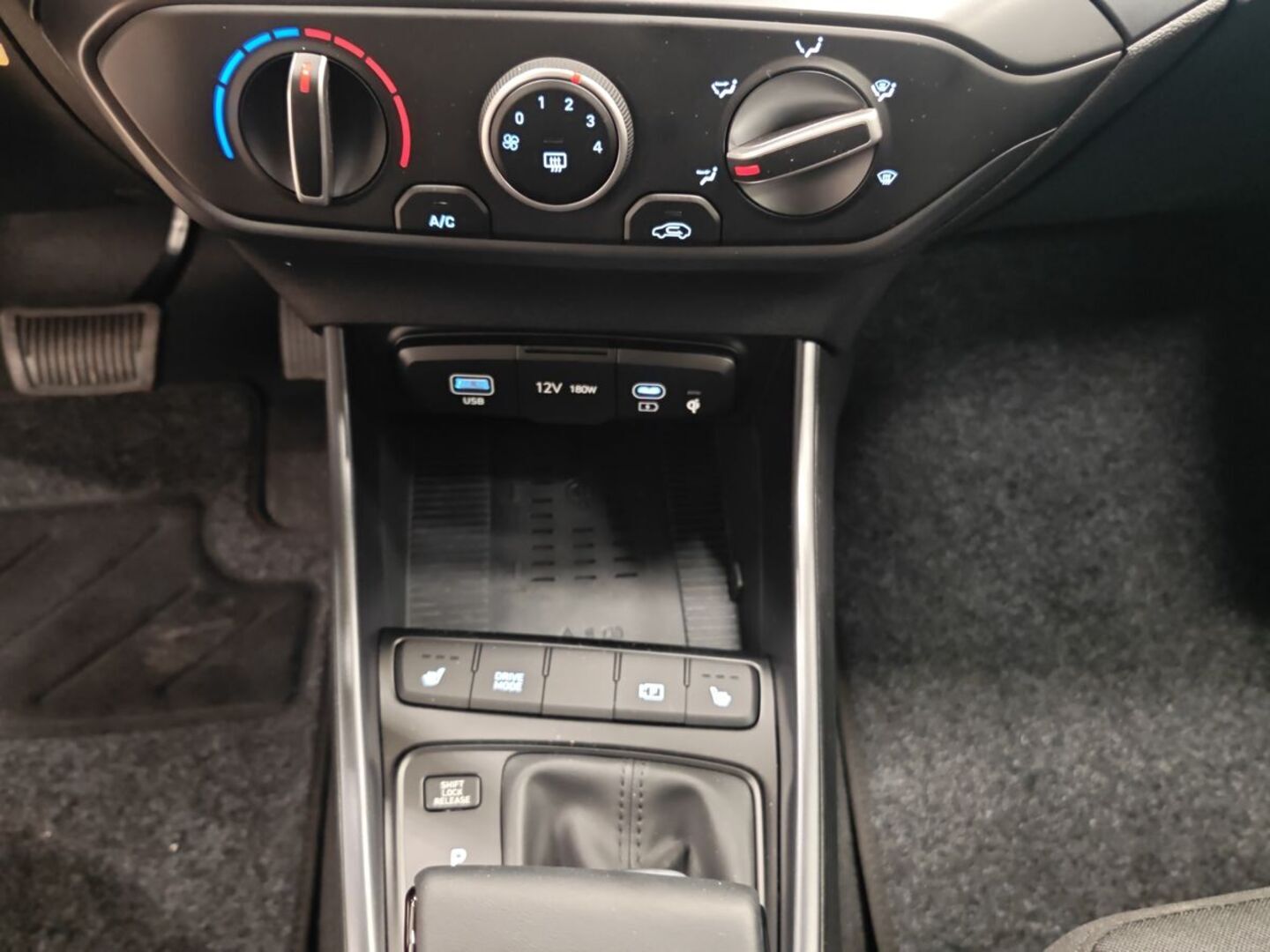 HYUNDAI i20 Hatchback 19