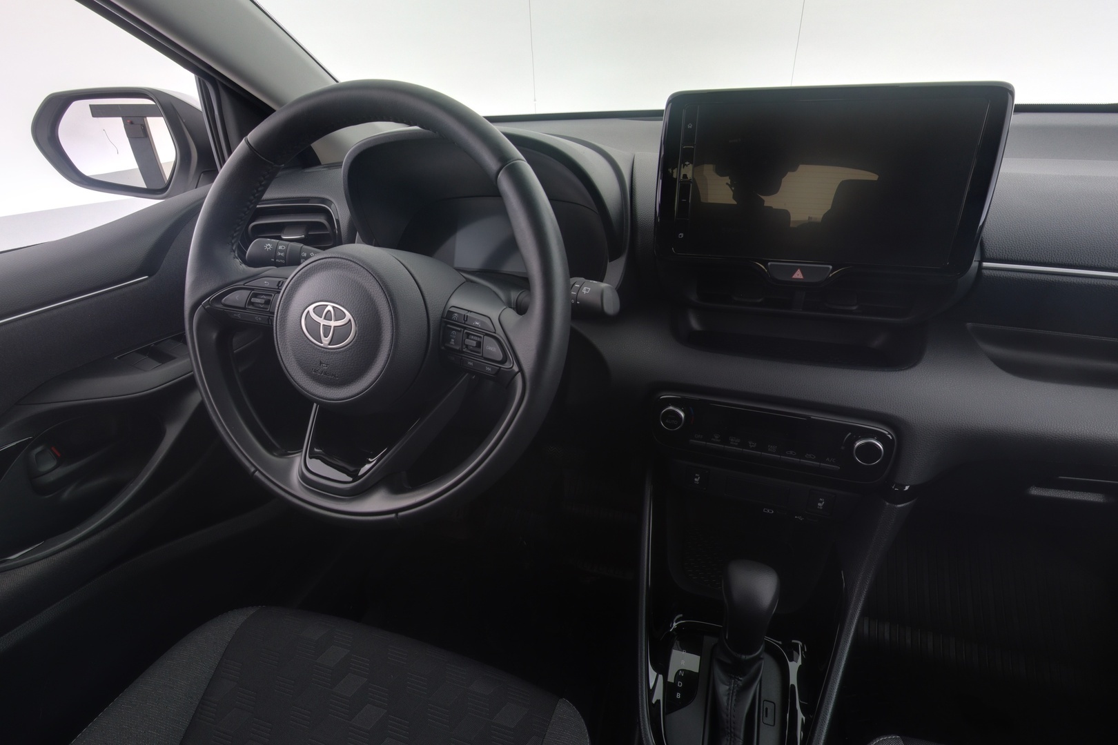 TOYOTA YARIS 2025