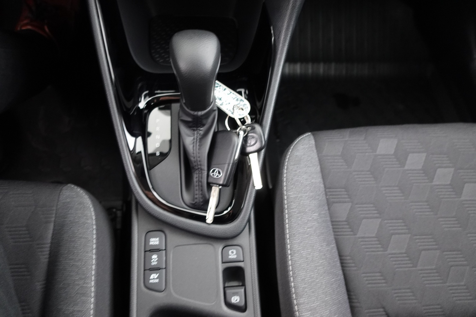TOYOTA YARIS 2025