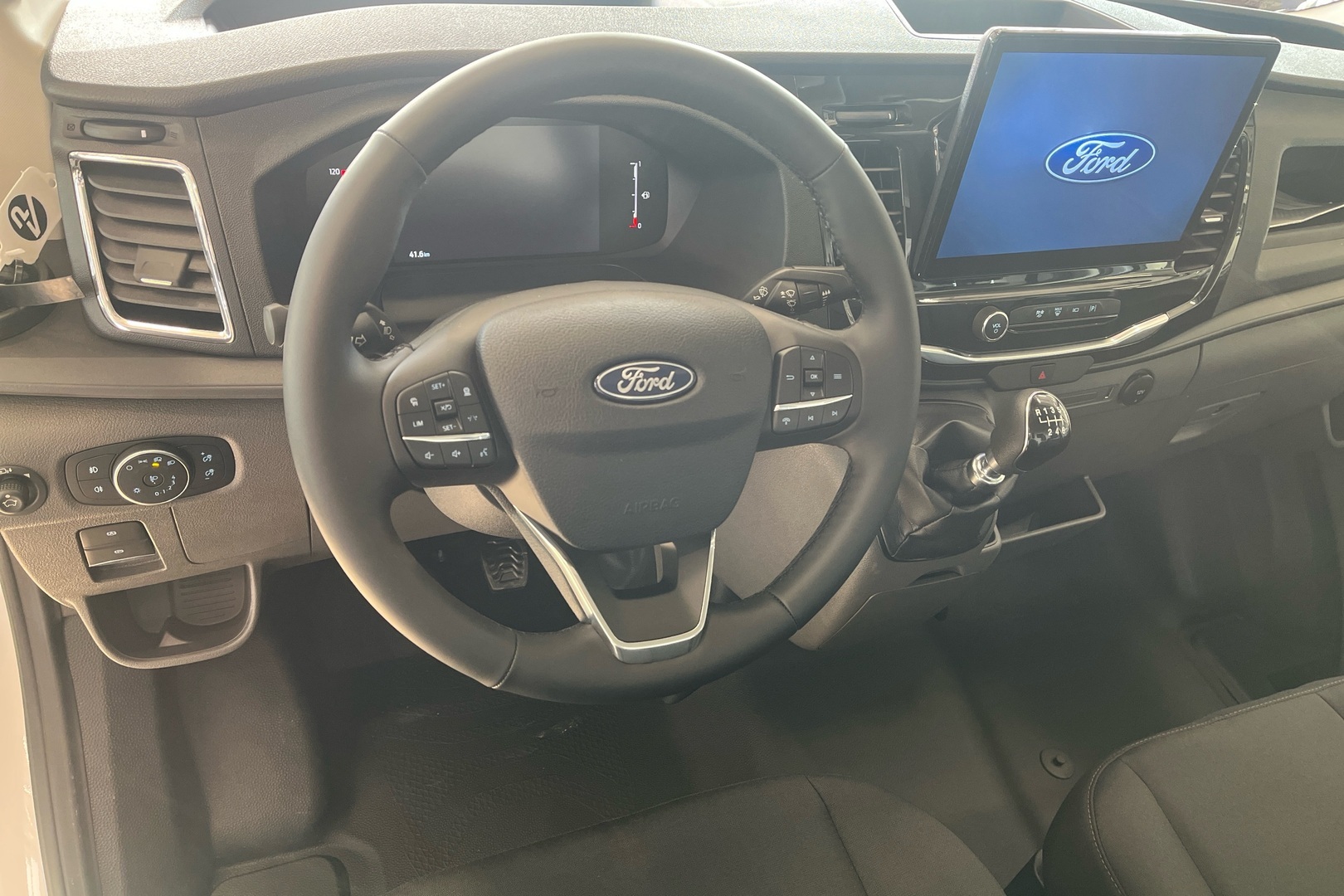 FORD TRANSIT 2025