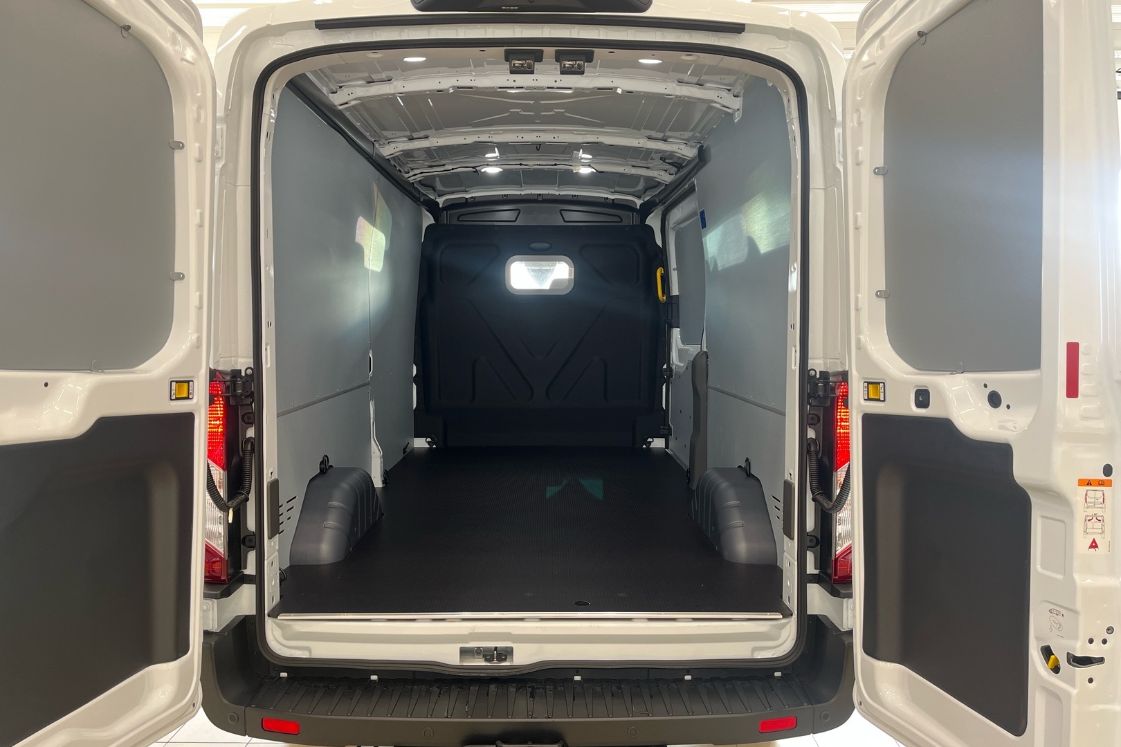 FORD TRANSIT 2025