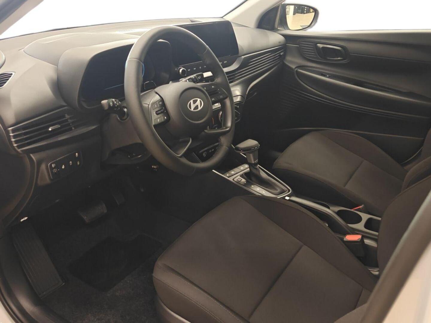 HYUNDAI i20 Hatchback 10