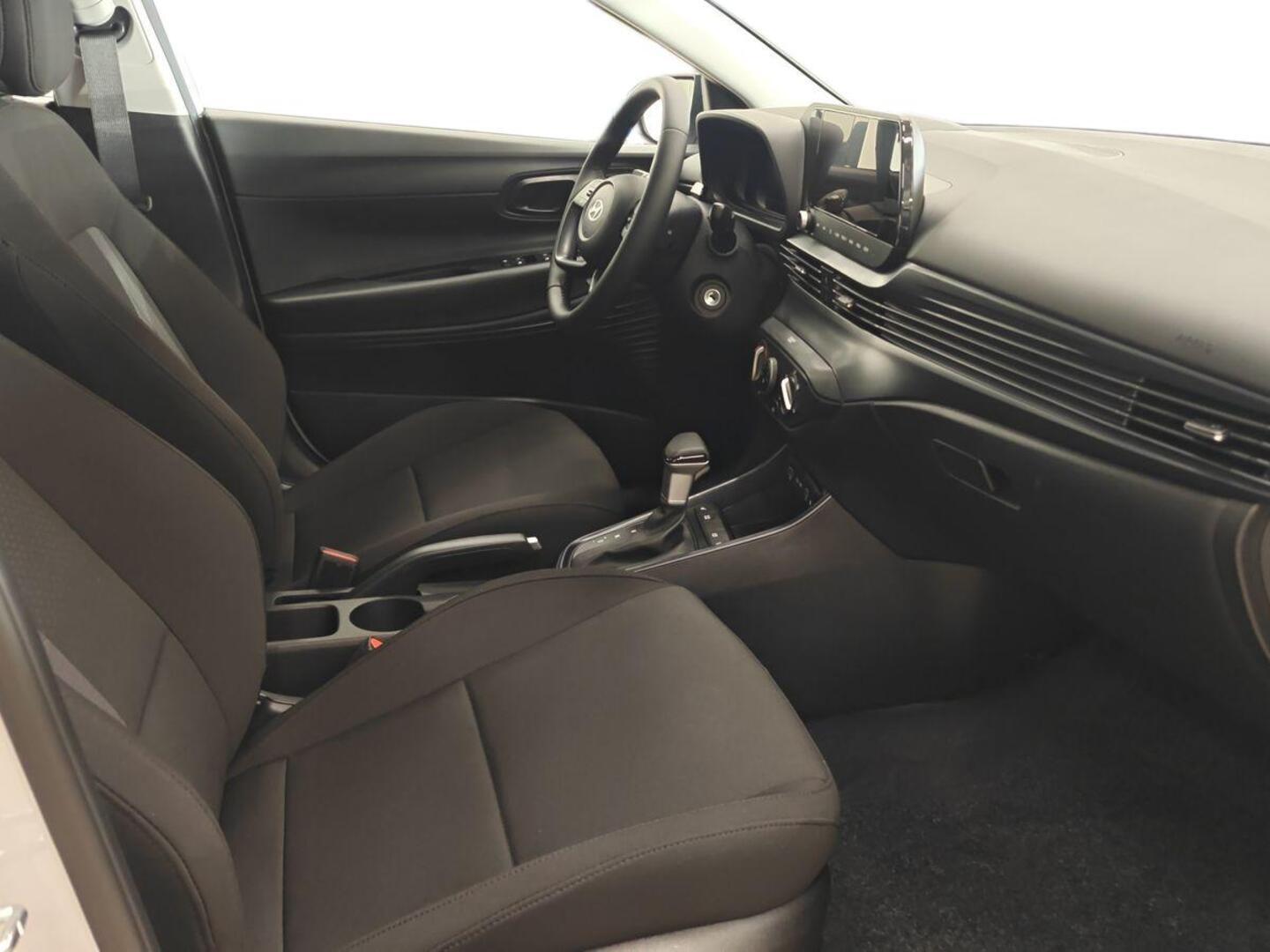 HYUNDAI i20 Hatchback 14