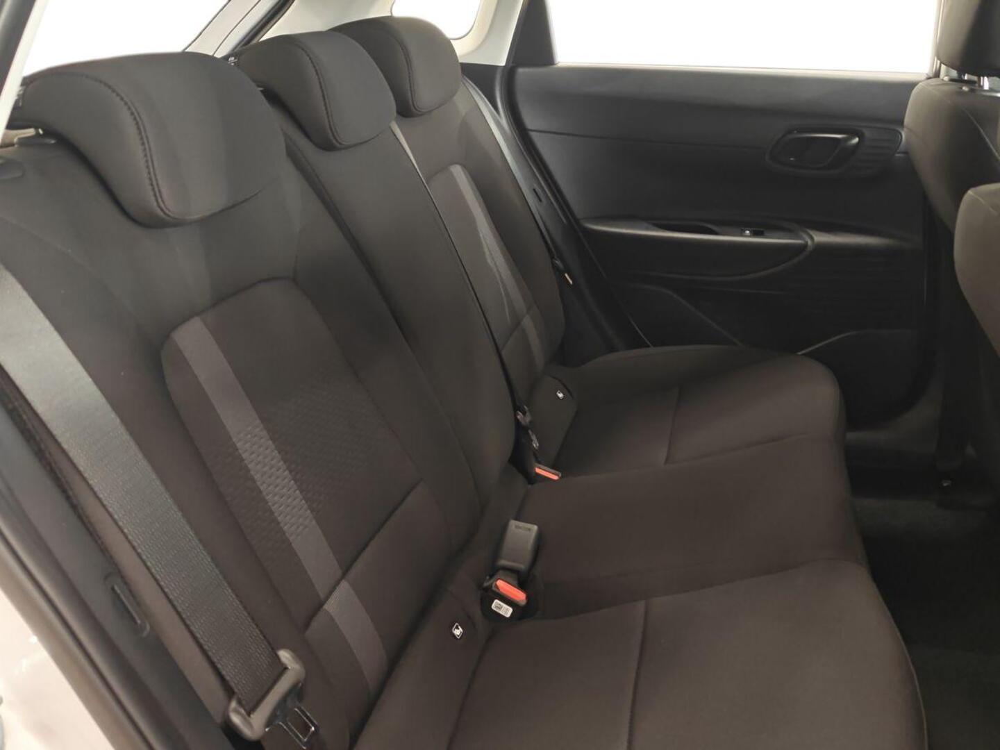 HYUNDAI i20 Hatchback 15