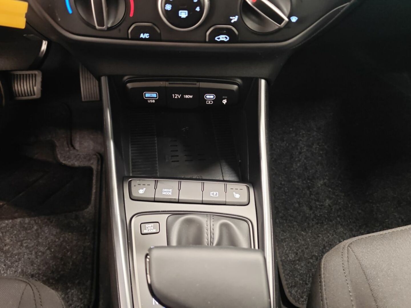 HYUNDAI i20 Hatchback 18