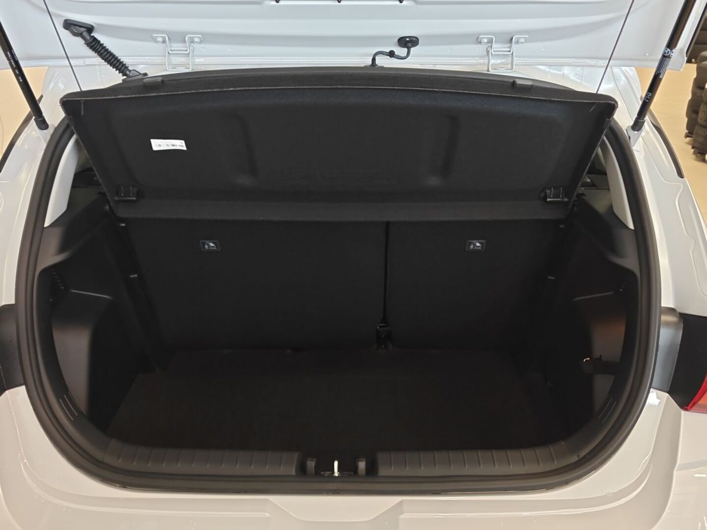 HYUNDAI i20 Hatchback 16
