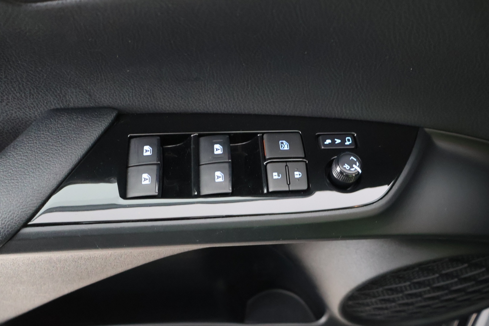 TOYOTA Prius Plug-in Hybrid 2018