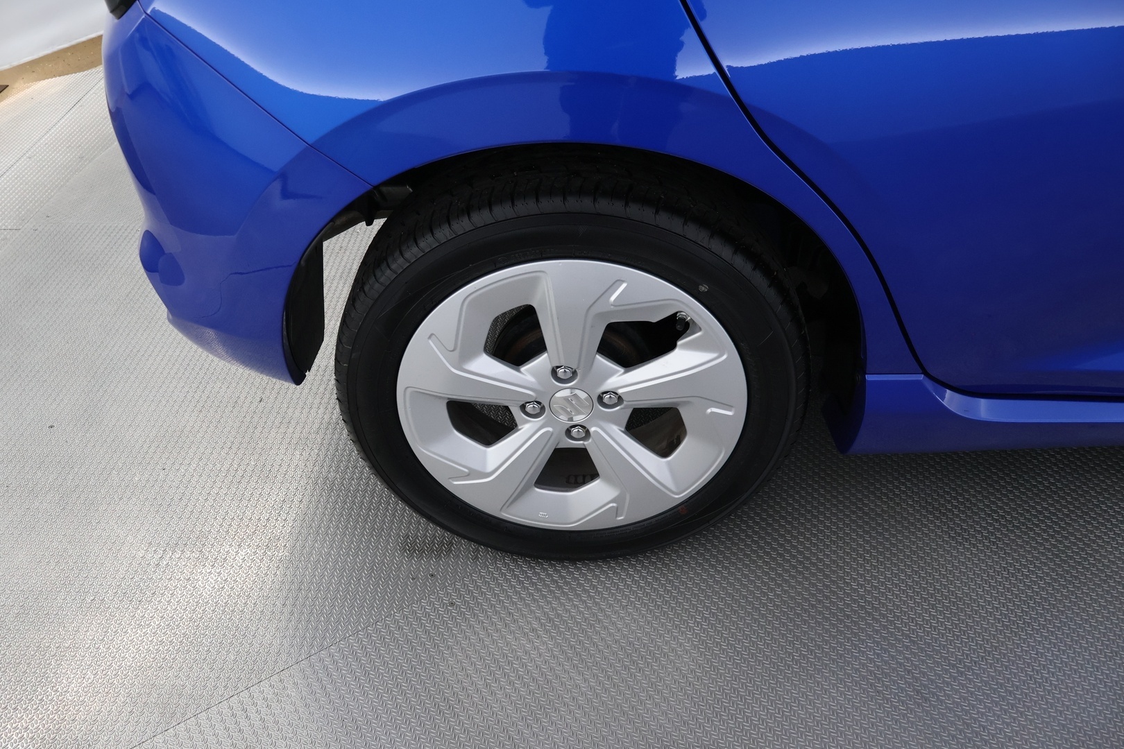SUZUKI Swift 2024