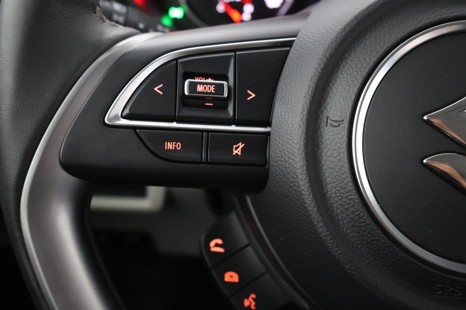 SUZUKI Swift 2024