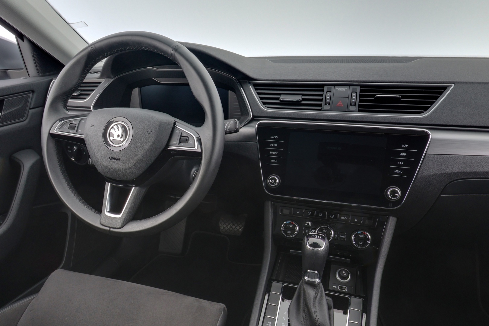SKODA Superb 11