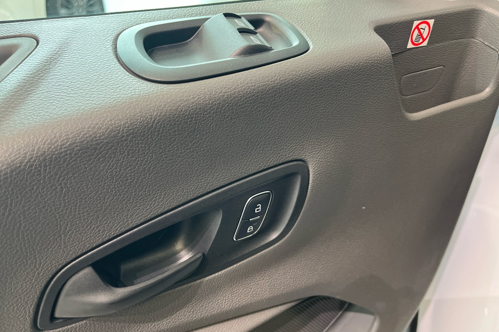 FORD TRANSIT 2025
