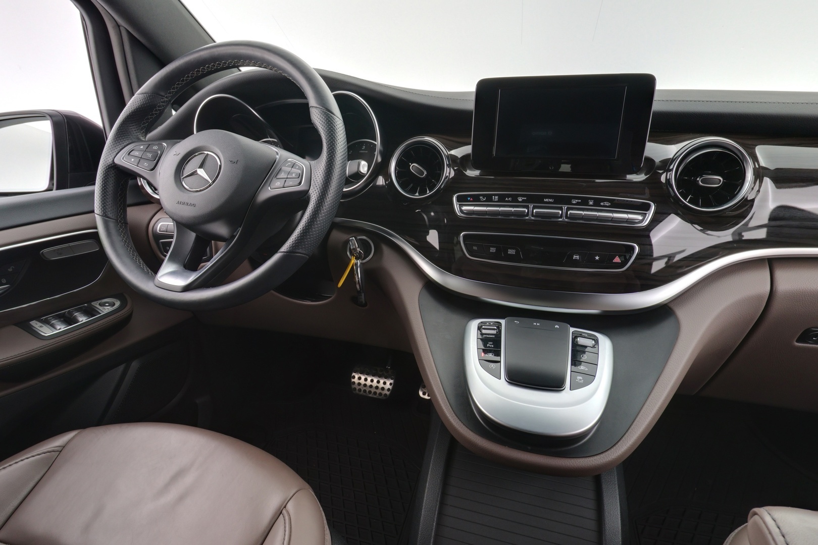 MERCEDES-BENZ V 2022
