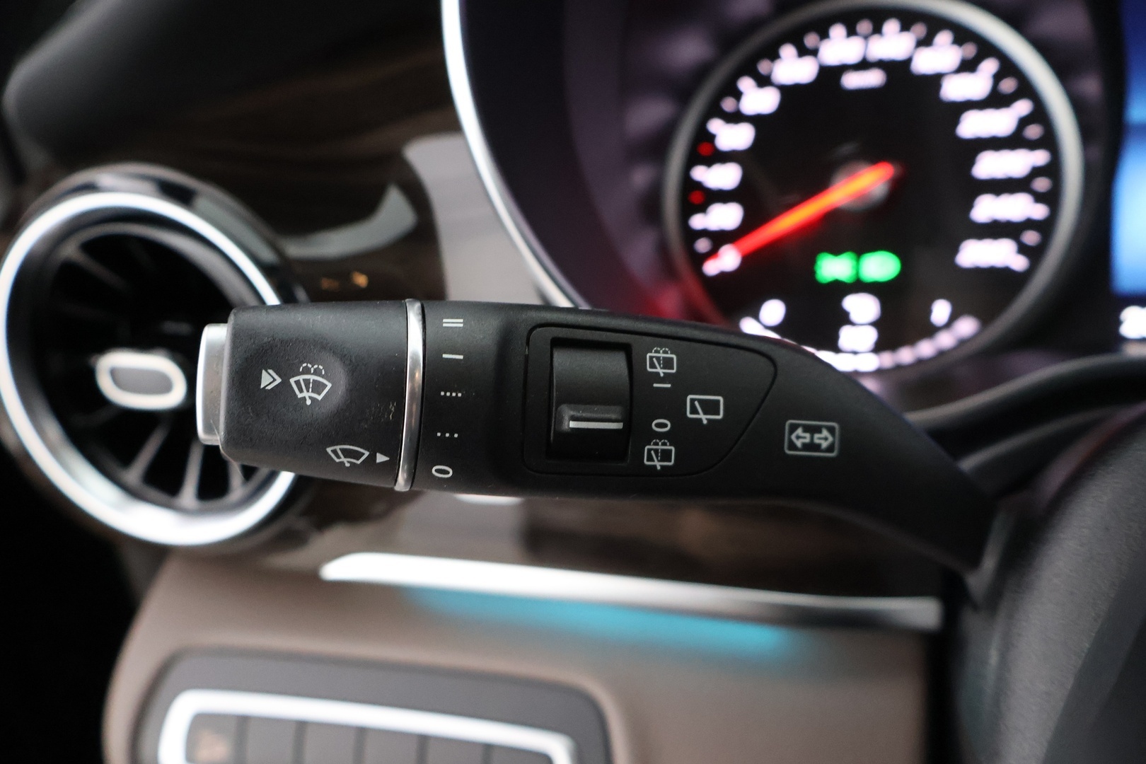 MERCEDES-BENZ V 2022