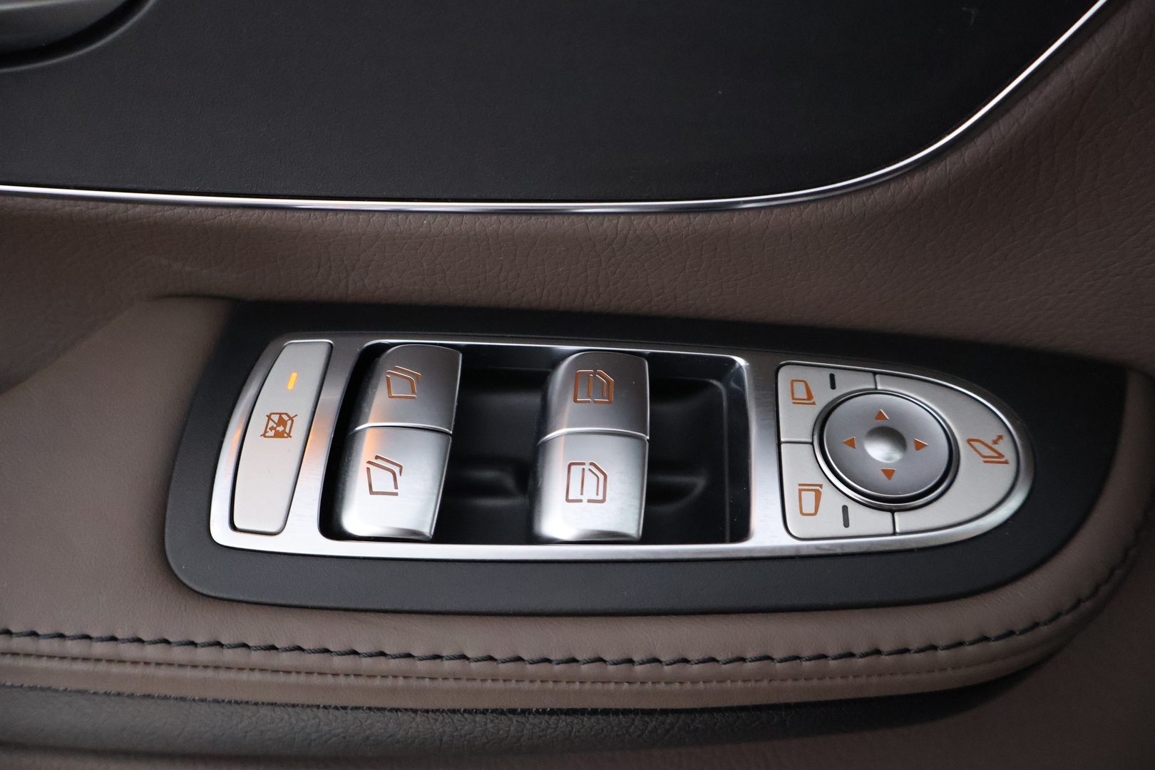 MERCEDES-BENZ V 2022