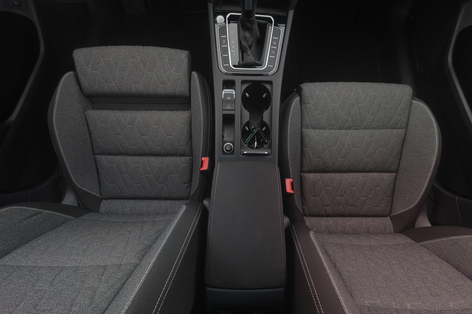 VOLKSWAGEN Passat 2023