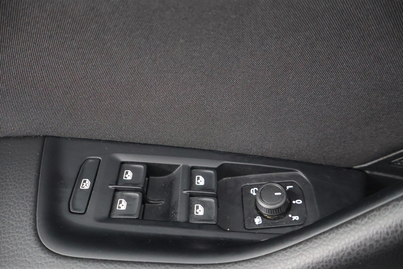 VOLKSWAGEN Passat 2023