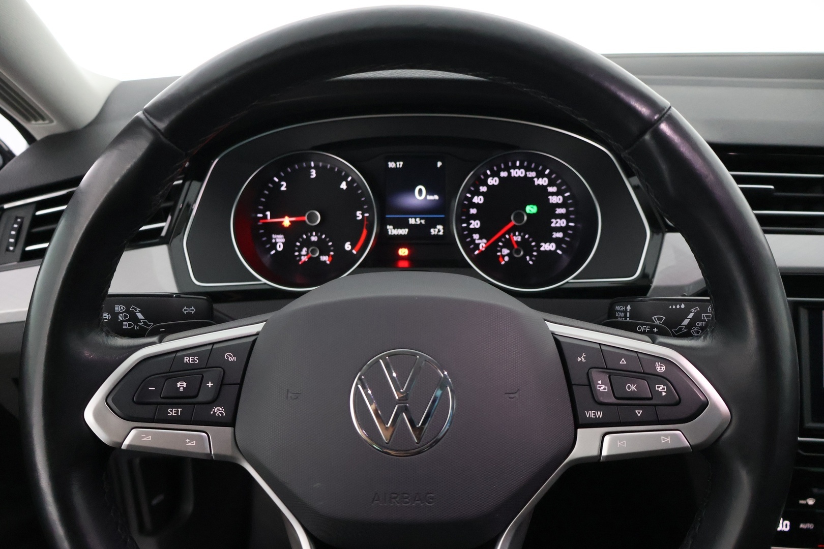 VOLKSWAGEN Passat 2023