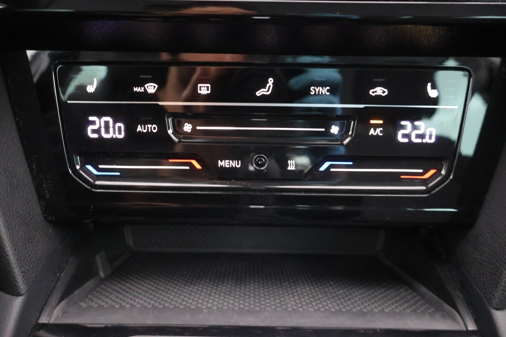 VOLKSWAGEN Passat 2023