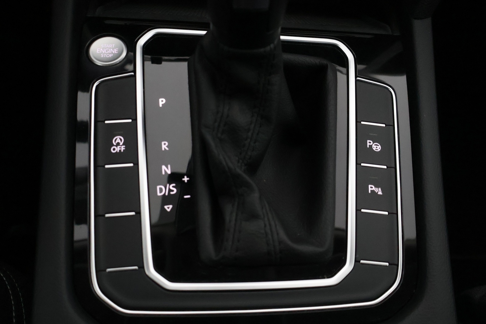 VOLKSWAGEN Passat 2023