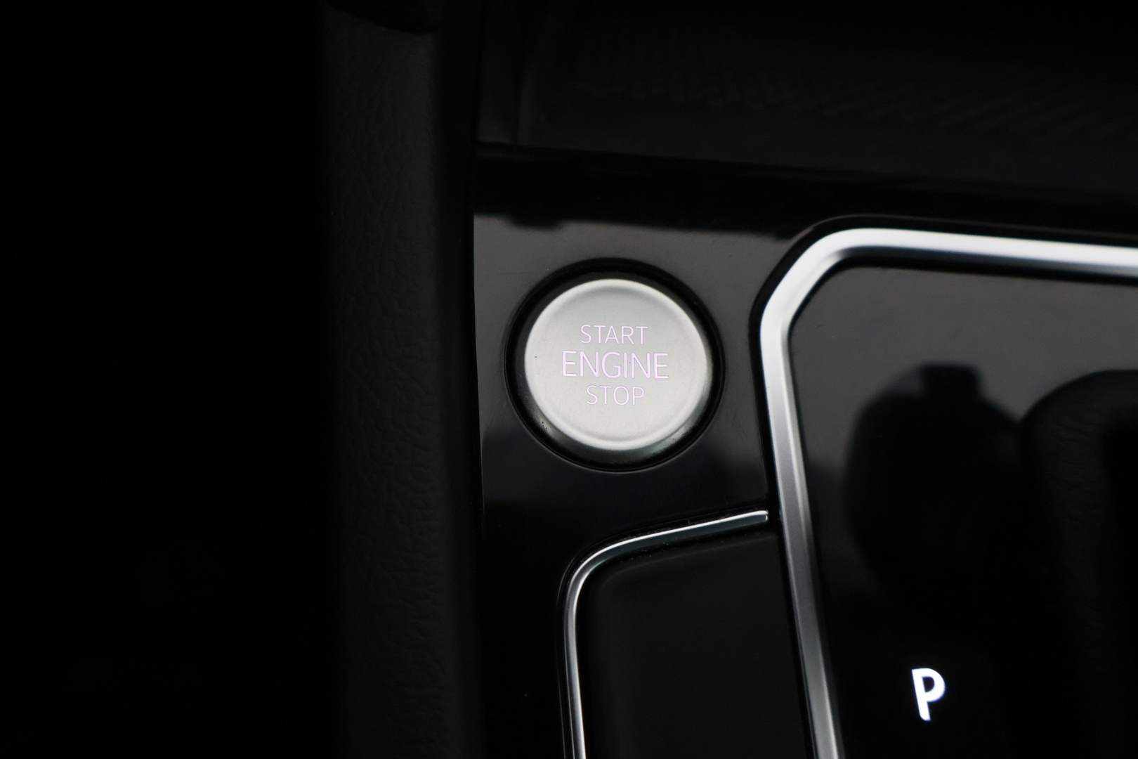 VOLKSWAGEN Passat 2023