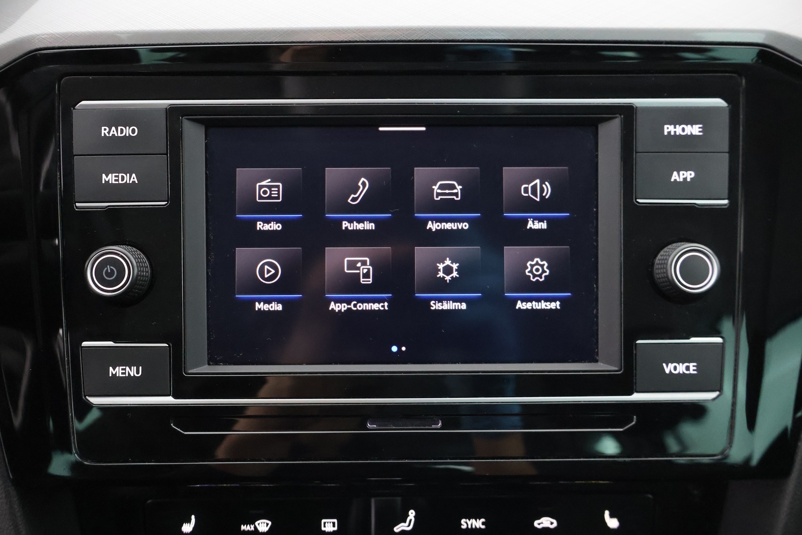 VOLKSWAGEN Passat 2023