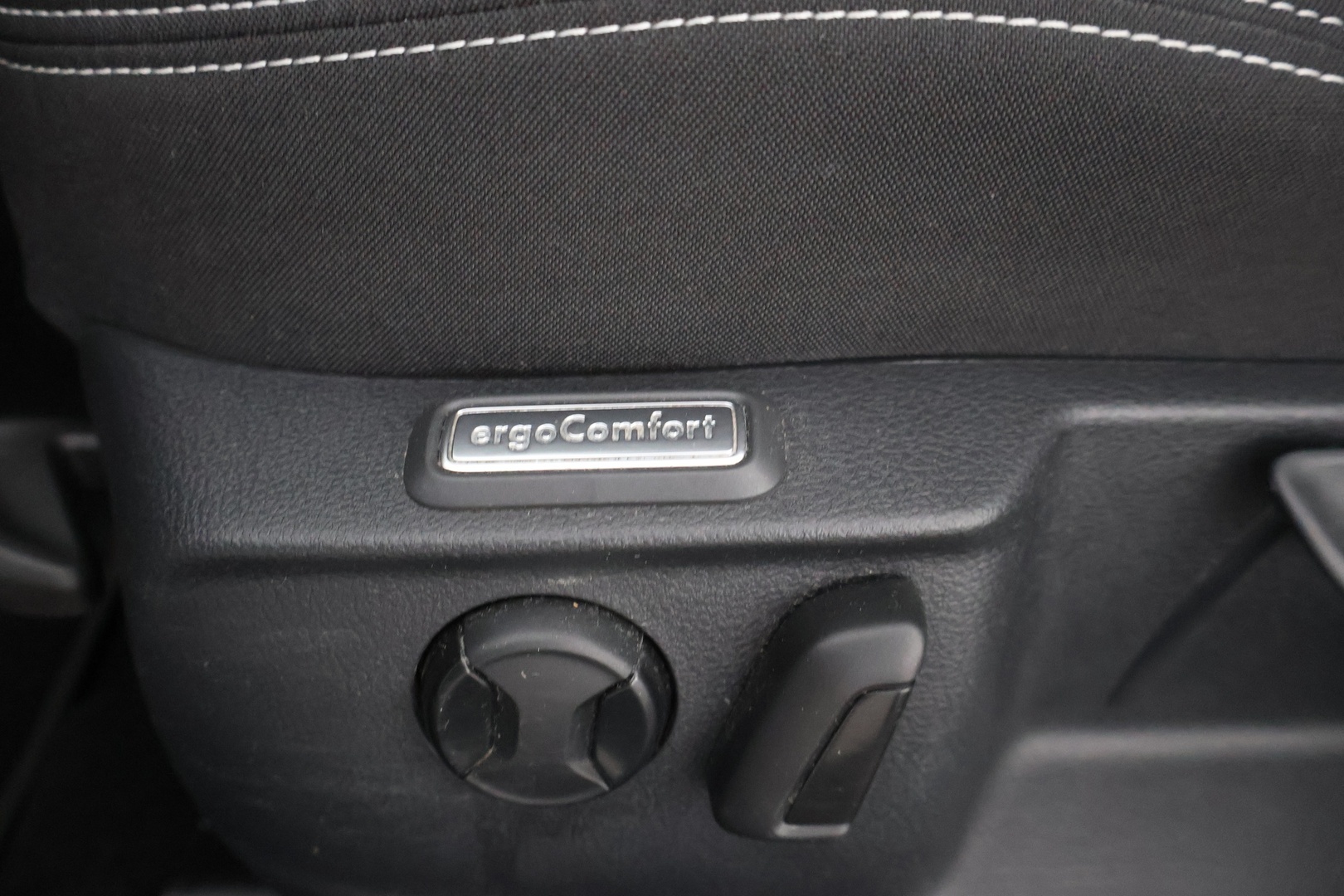 VOLKSWAGEN Passat 2023