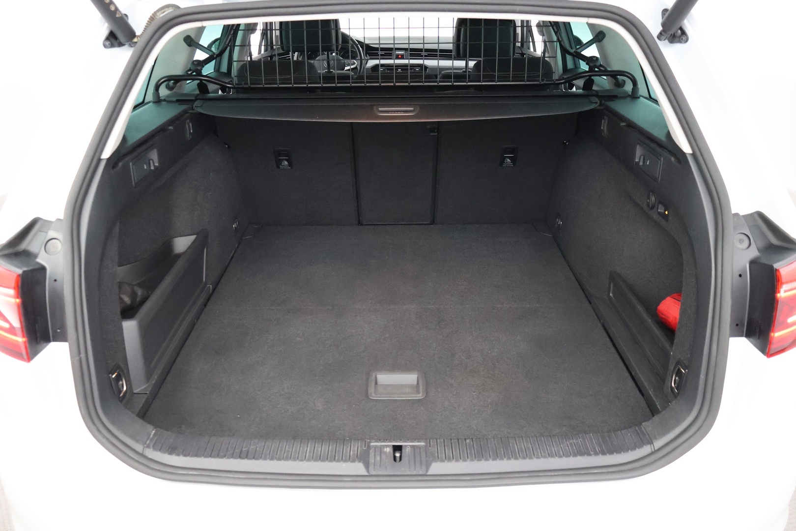 VOLKSWAGEN Passat 2023