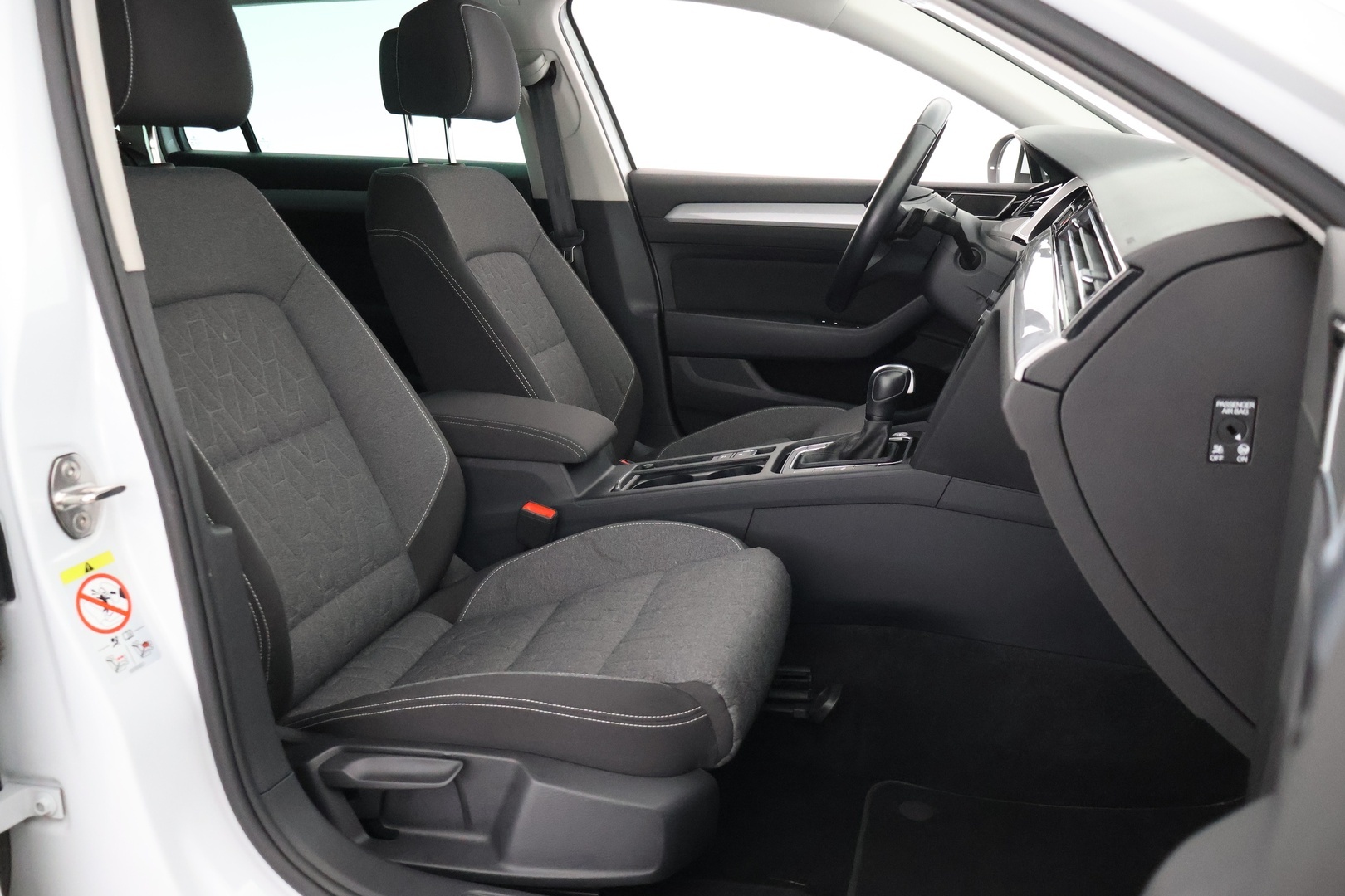 VOLKSWAGEN Passat 2023