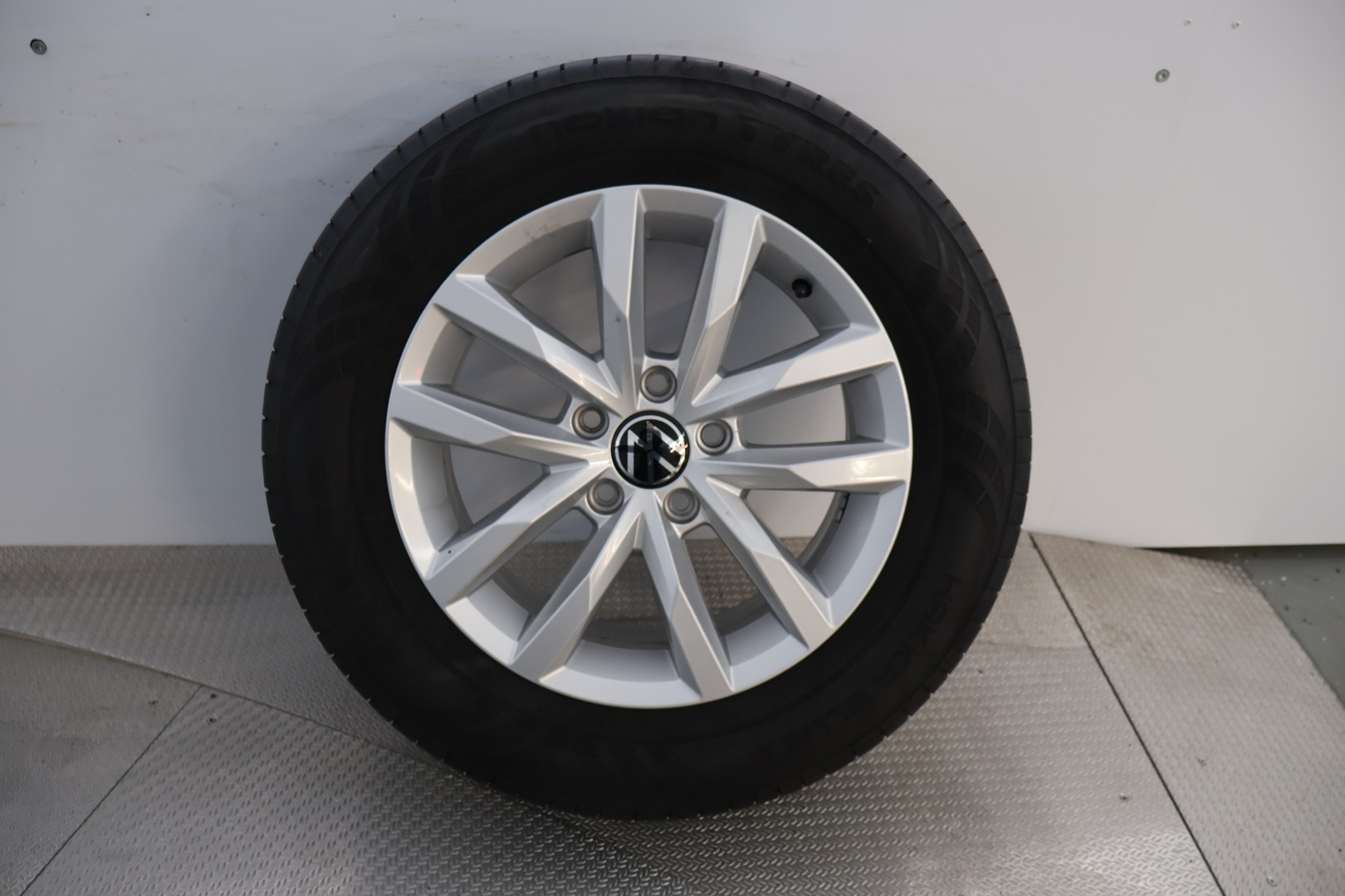 VOLKSWAGEN Passat 2023
