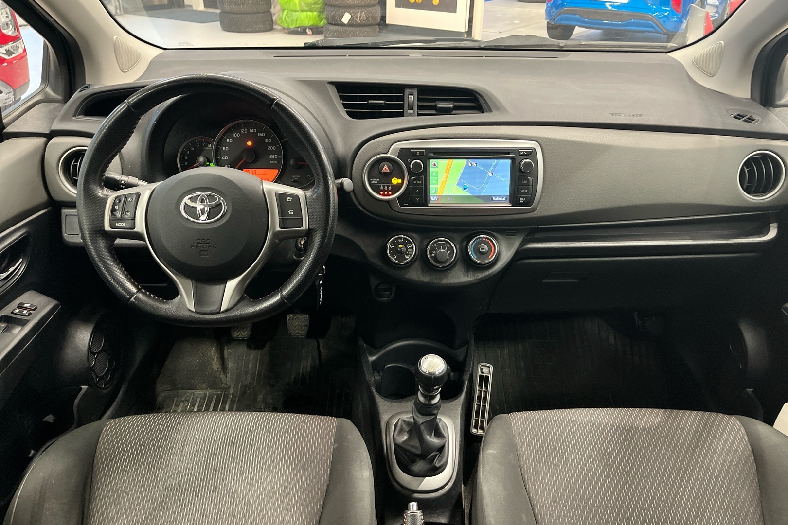 TOYOTA Yaris 2012