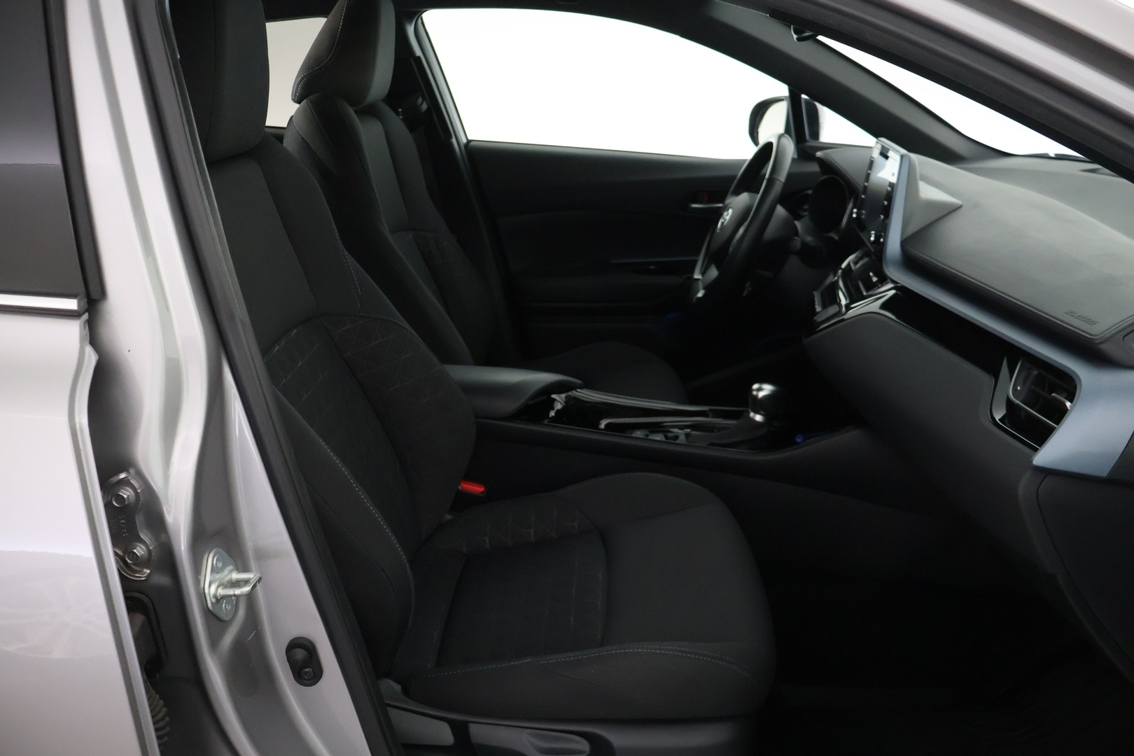 TOYOTA C-HR 16