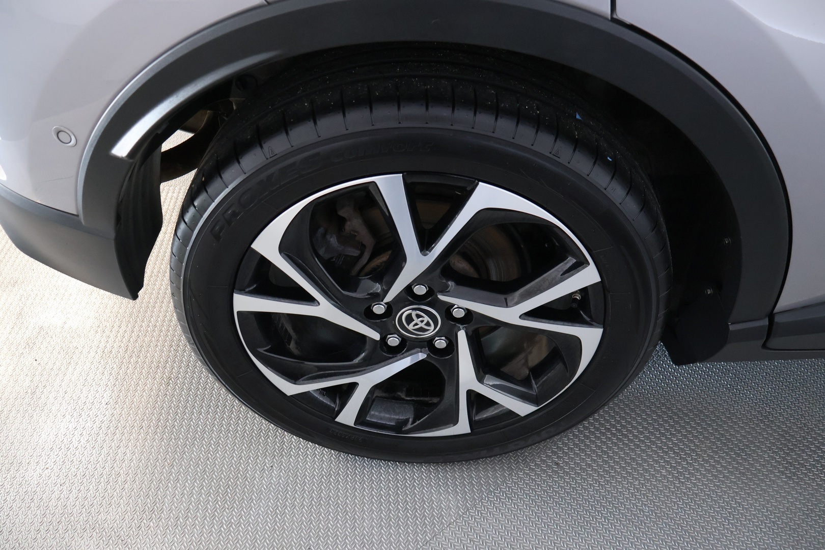 TOYOTA C-HR 19