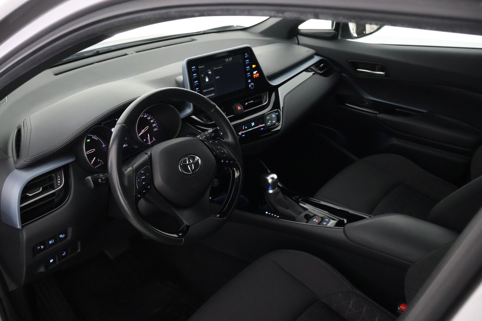 TOYOTA C-HR 21