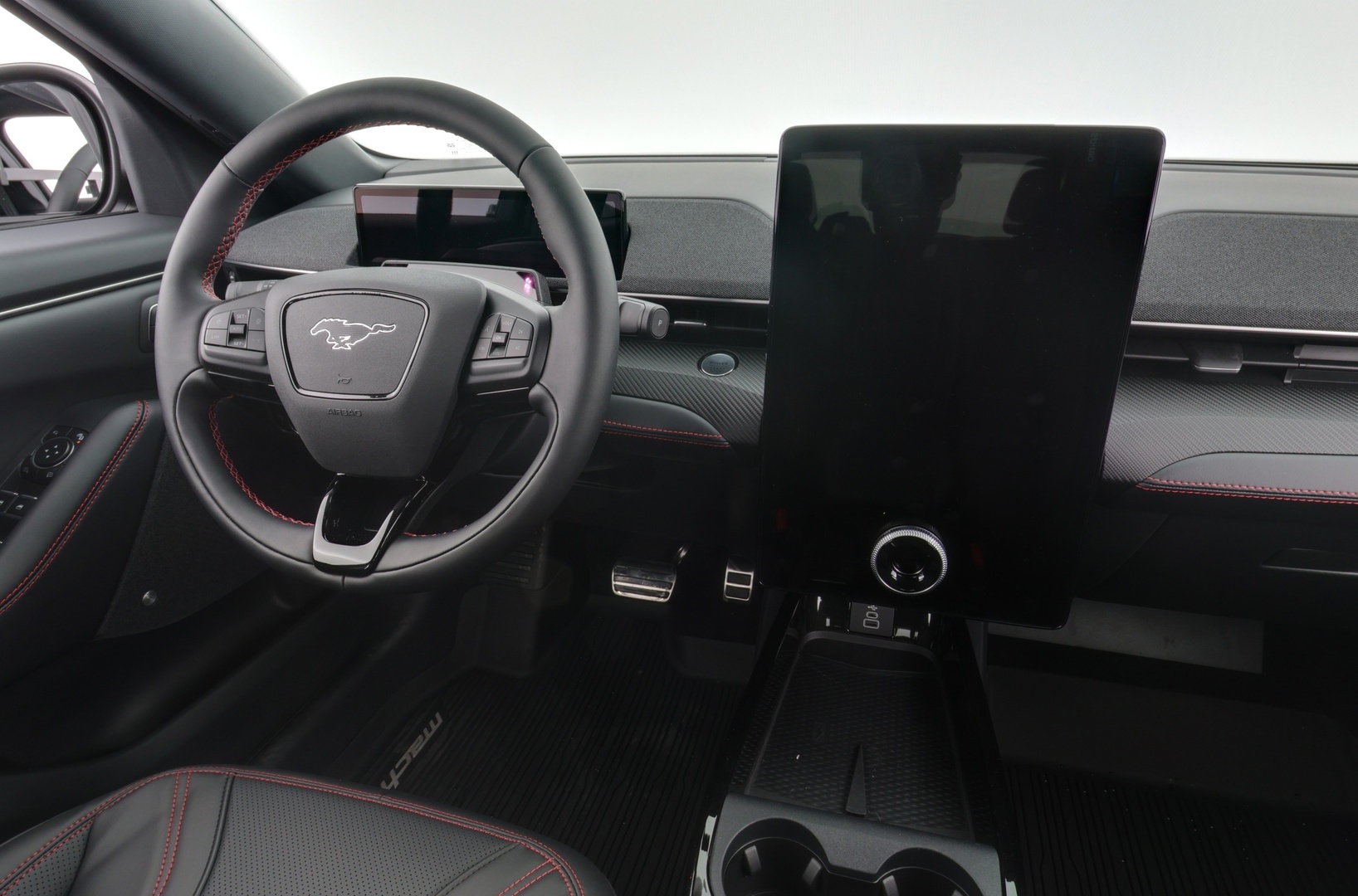 FORD Mustang Mach-E 2025