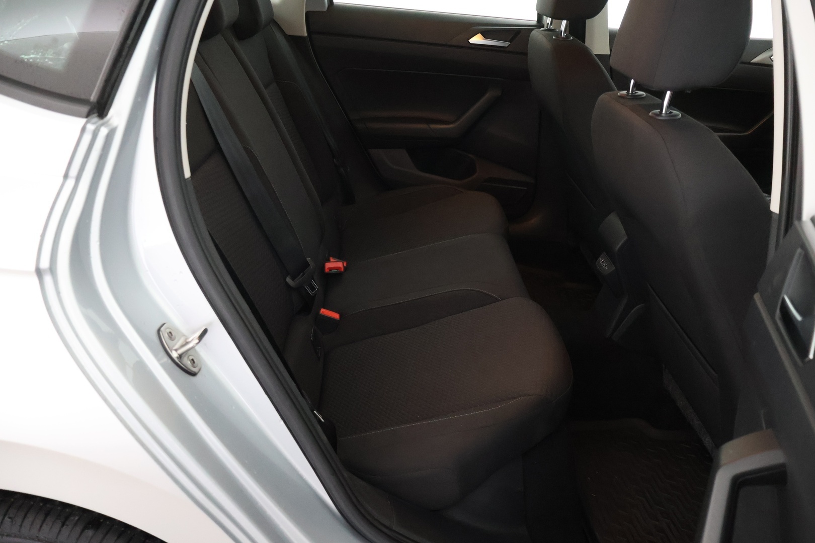VOLKSWAGEN Polo 18