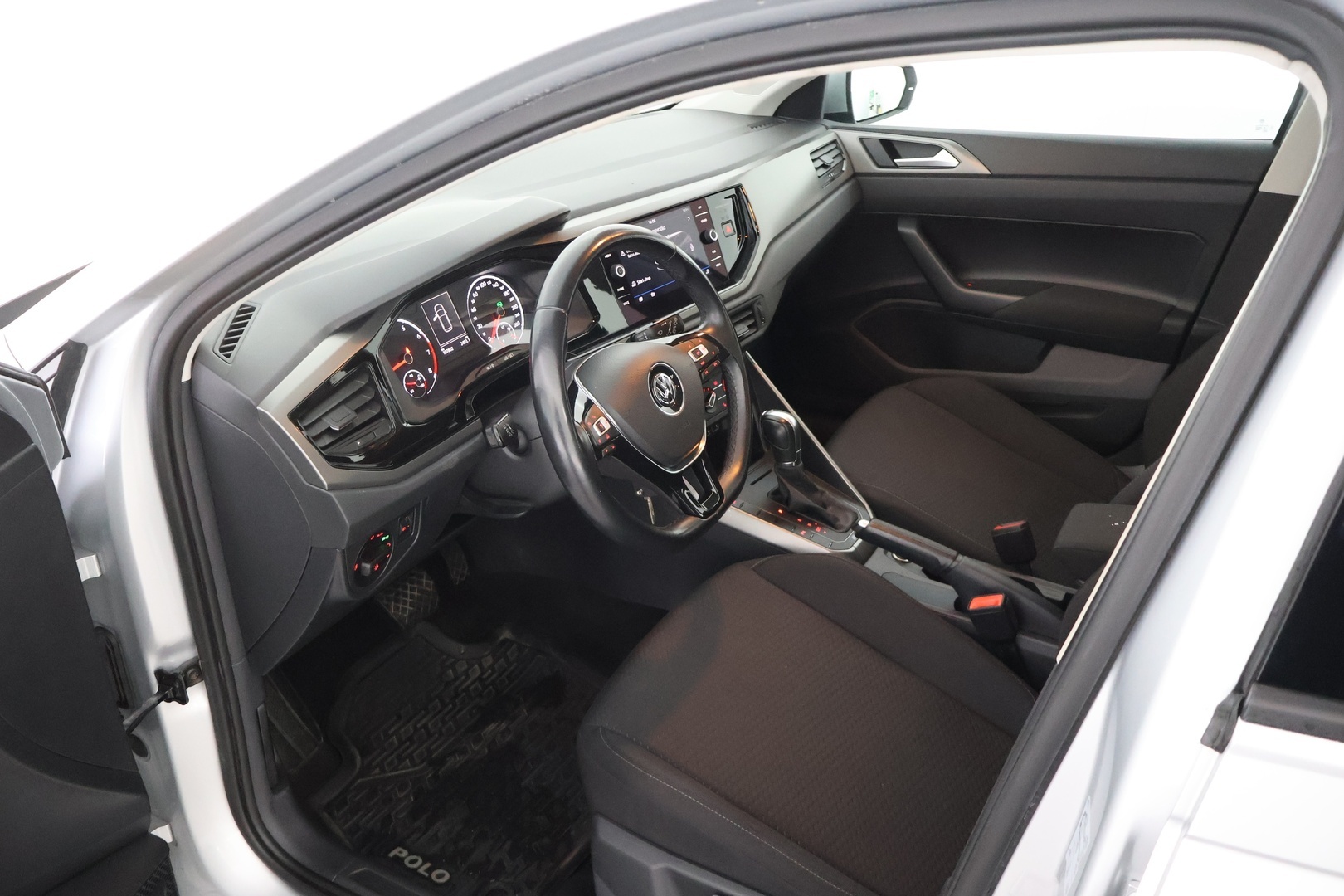 VOLKSWAGEN Polo 21
