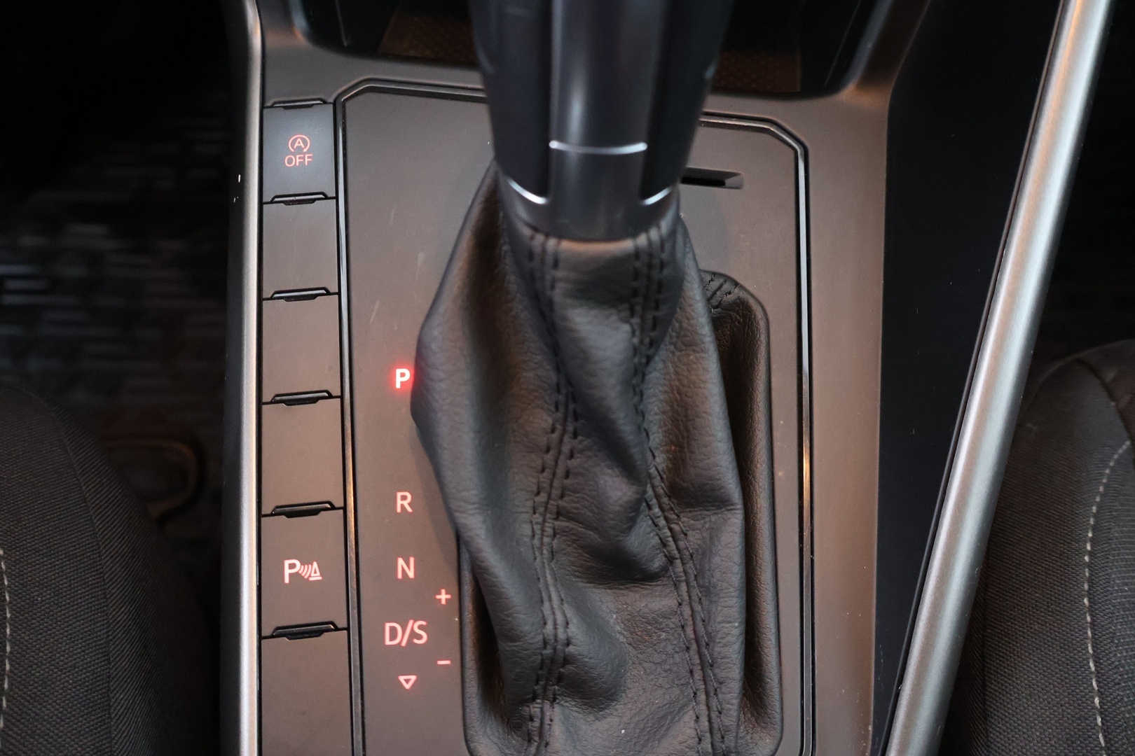 VOLKSWAGEN Polo 27