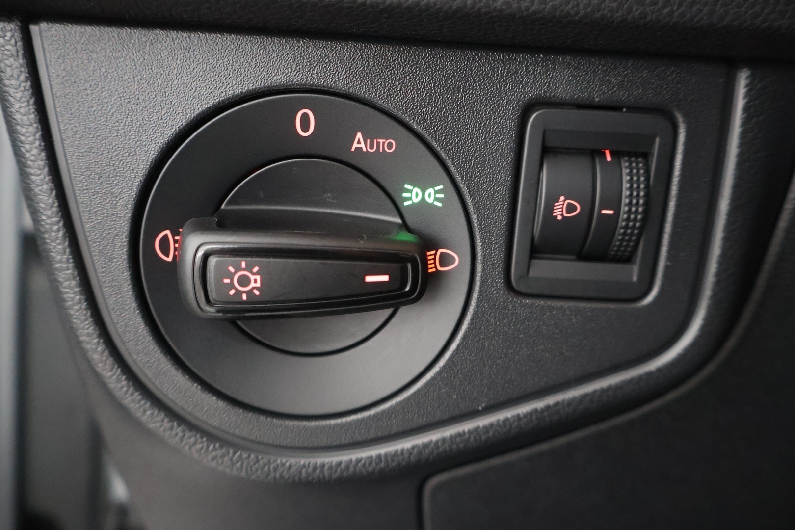 VOLKSWAGEN Polo 34