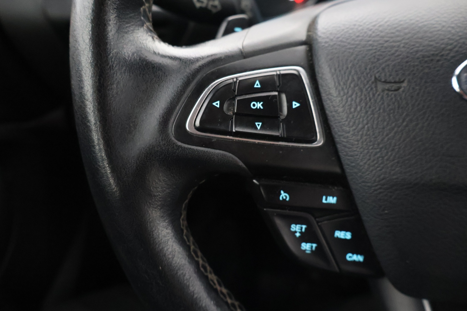 FORD Kuga 32
